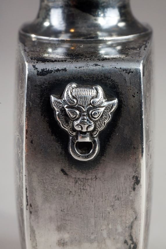 Silver snuff bottle incised in each face with fenghuang  - Mash in the shoulder | MasterArt